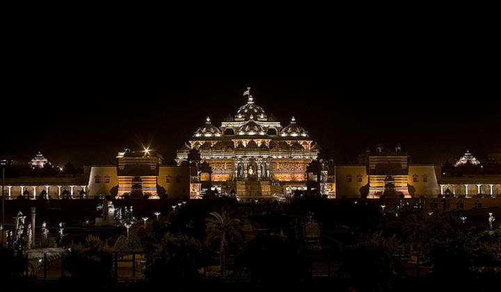 vedic pandits at akshardam temple